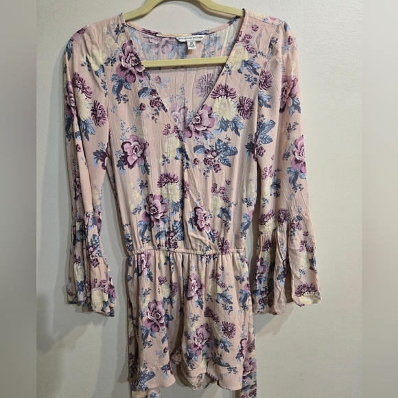American Eagle, Feminine pink, floral wrap romper, long bell sleeves Size XXS - Picture 2 of 10